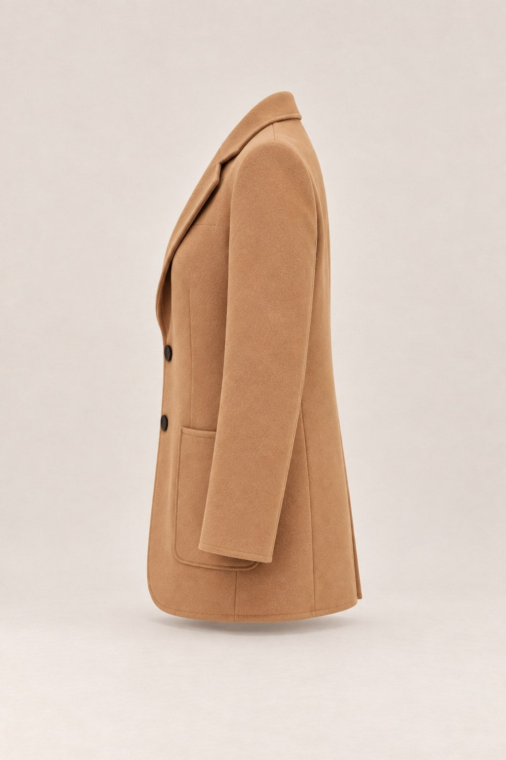 Ines – elegancki płaszcz blazerowy, kolor camel – bok